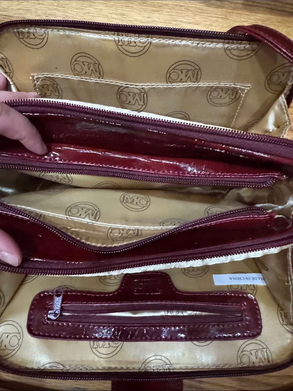 Boutique Burgundy Croc- Embossed Leather Crossbody with Magnetic Closure - Picture 5 of 8